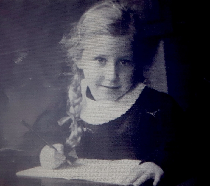 Laura (Santoro) Ragaini